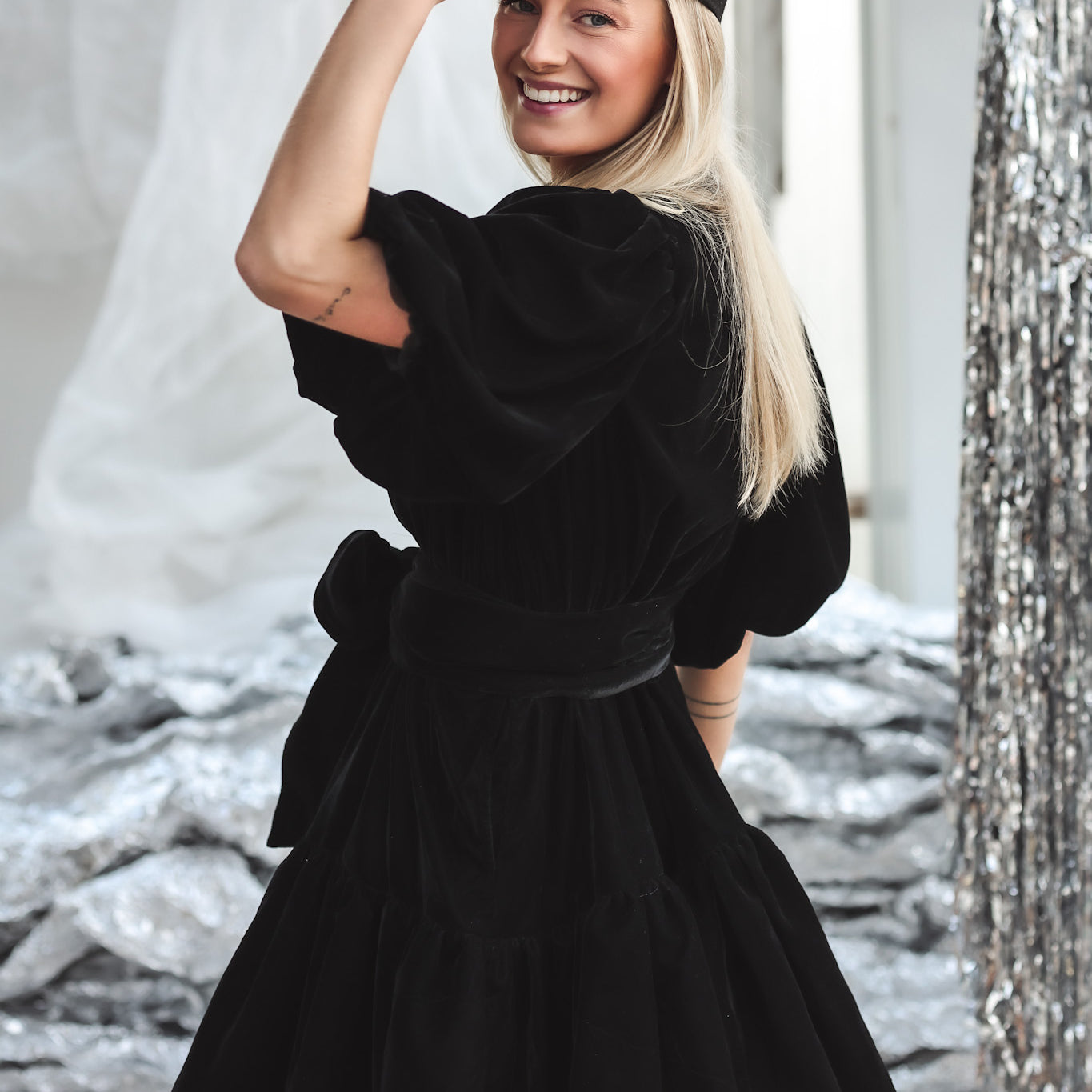 Jessie Velvet - Black