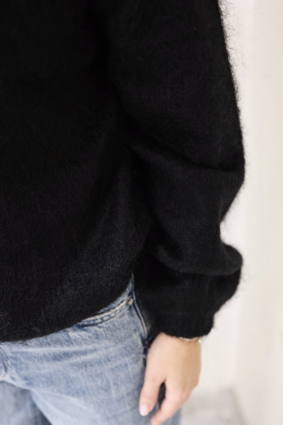 Boxy Turtle Sweater - Black