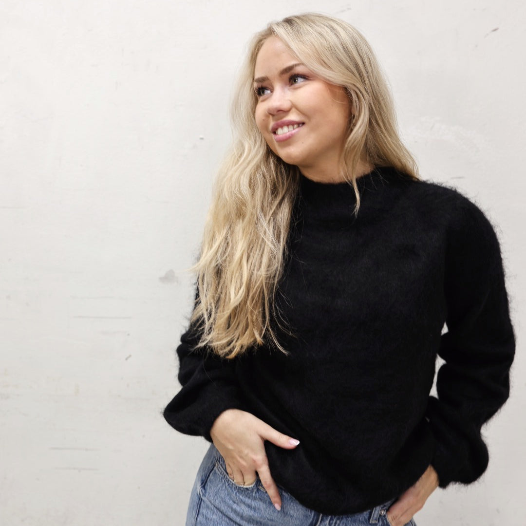 Boxy Turtle Sweater - Black