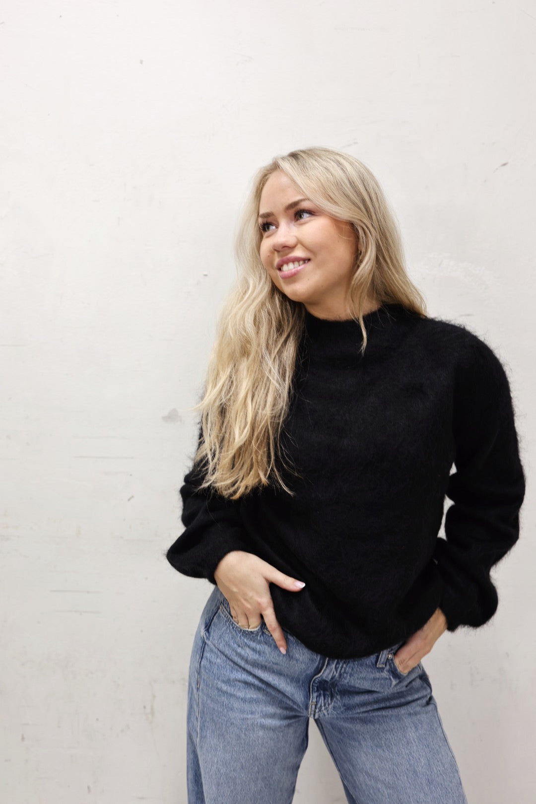 Boxy Turtle Sweater - Black
