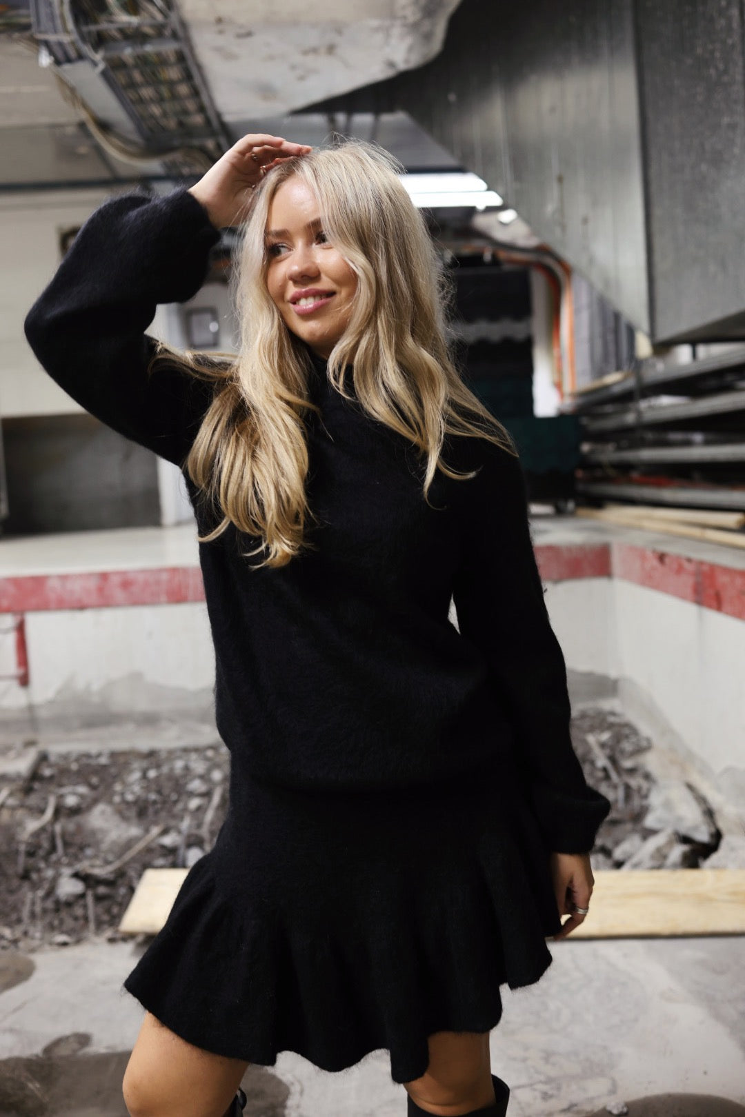 Boxy Turtle Sweater - Black