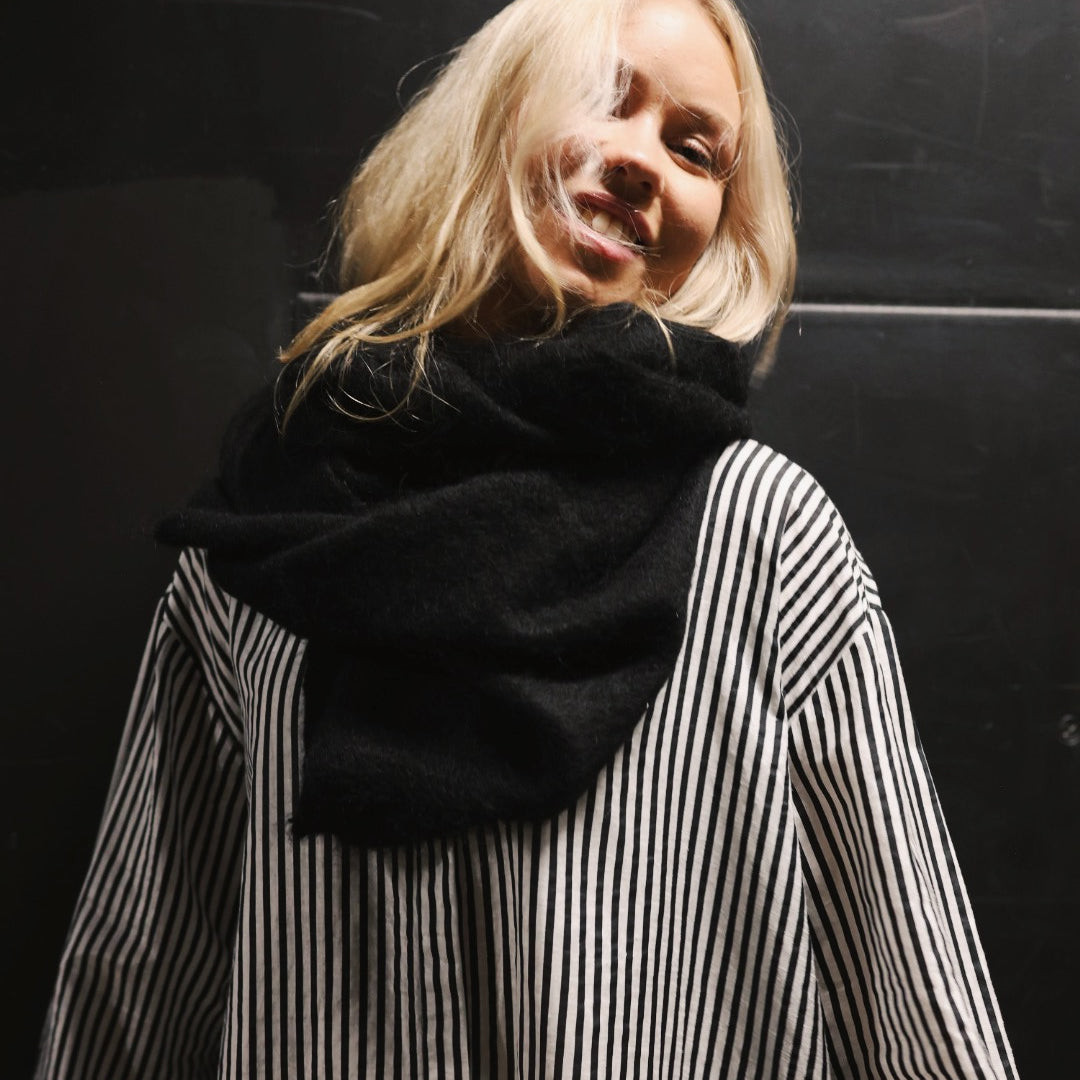 Boxy XL Scarf - Black